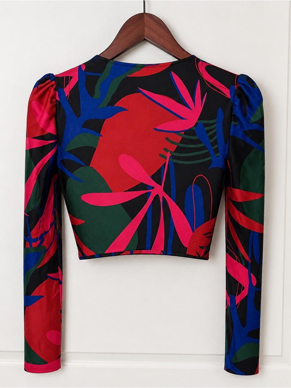 PatBO Tropical Print Cutout Long Sleeve Crop Top Size Medium - Picture 4 of 5